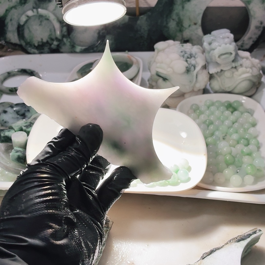 翡翠未镶嵌颈饰边角料