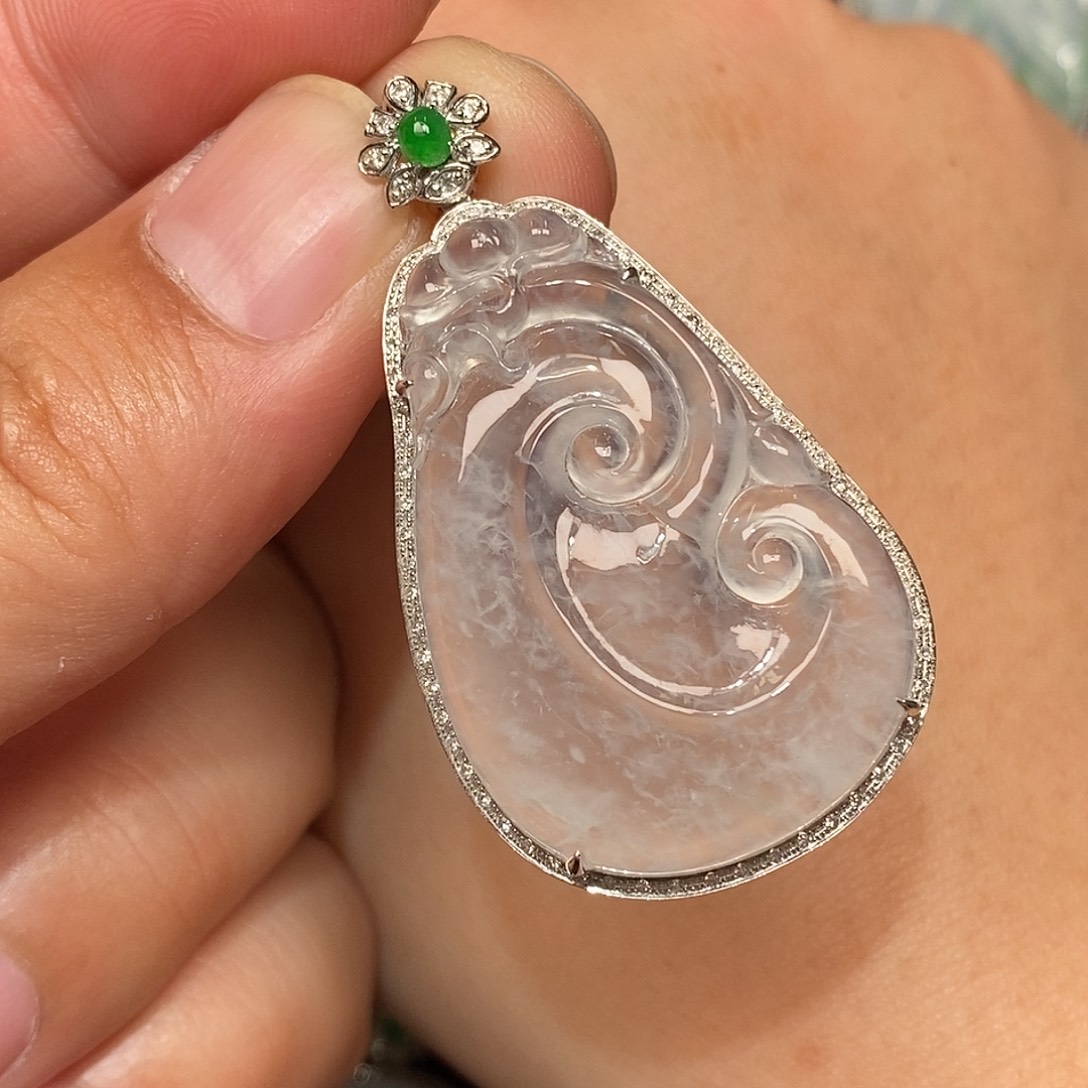 翡翠18K金镶嵌颈饰如意