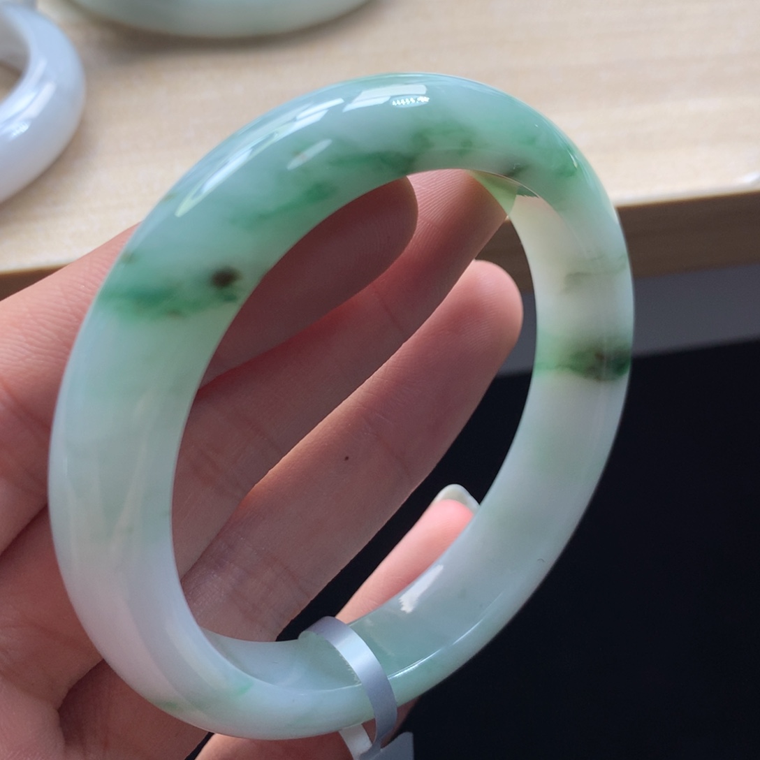 未镶嵌手镯翡翠手镯