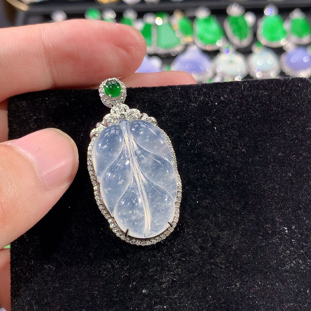 翡翠18K金镶嵌颈饰