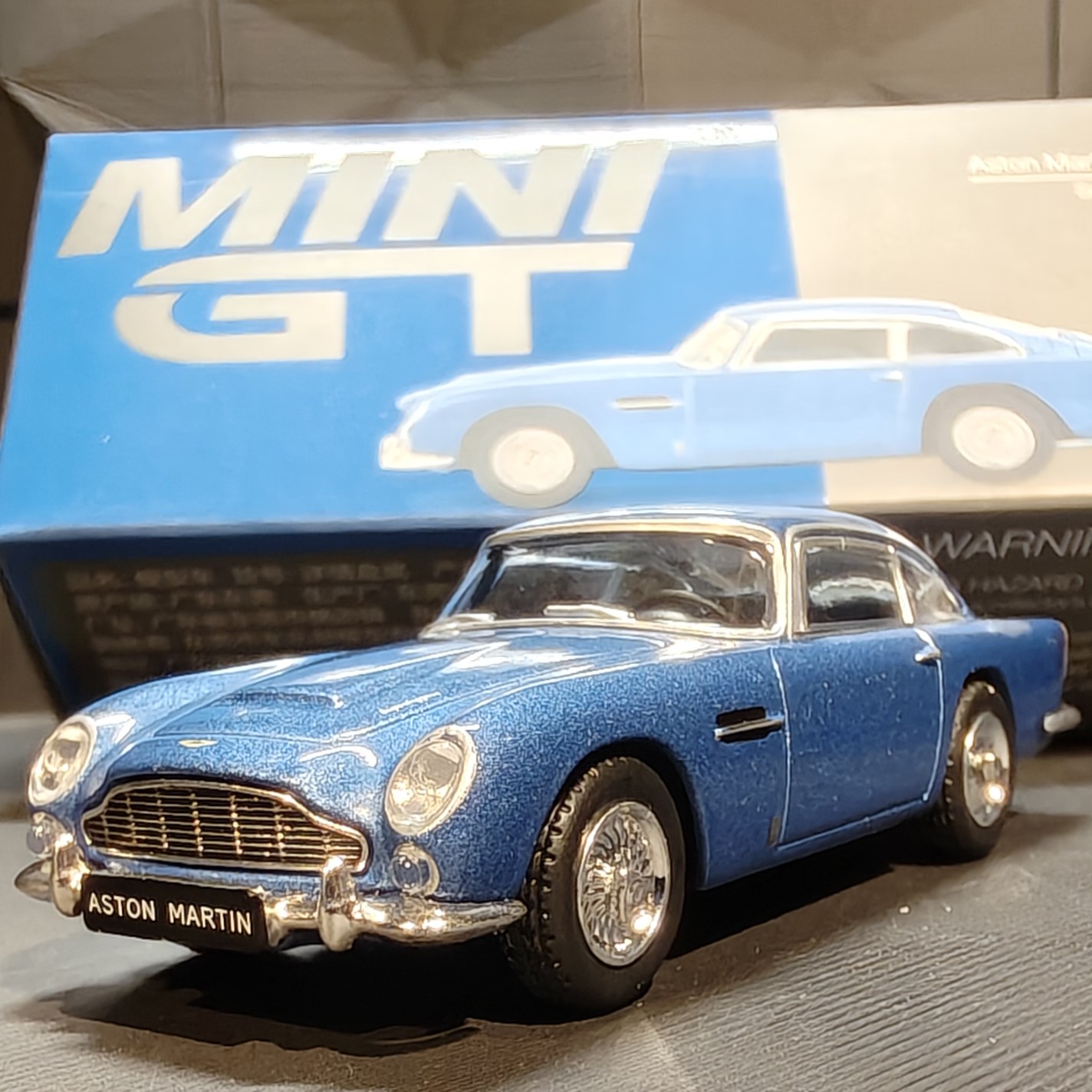 minift 1:64 阿斯顿马丁Db5跑车合金汽车模型编号954