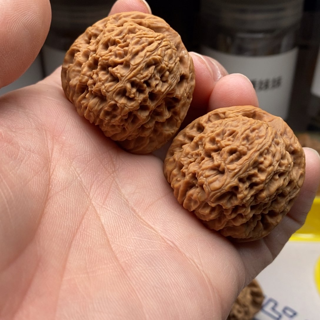 核桃把件三九南疆石