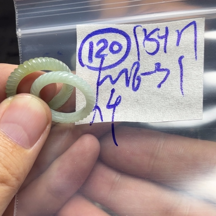 定制翡翠未镶嵌人*玺