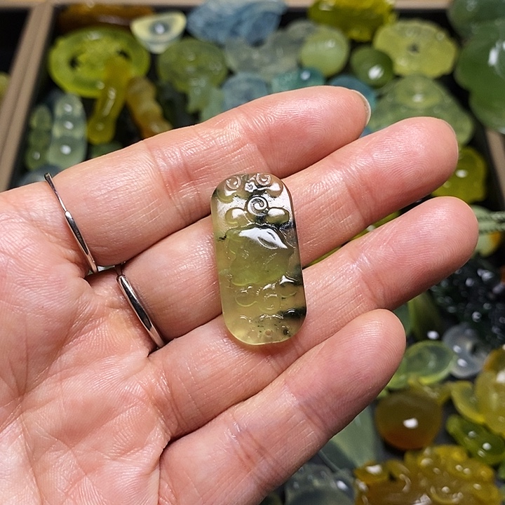 有****蛇纹石玉未镶嵌颈饰