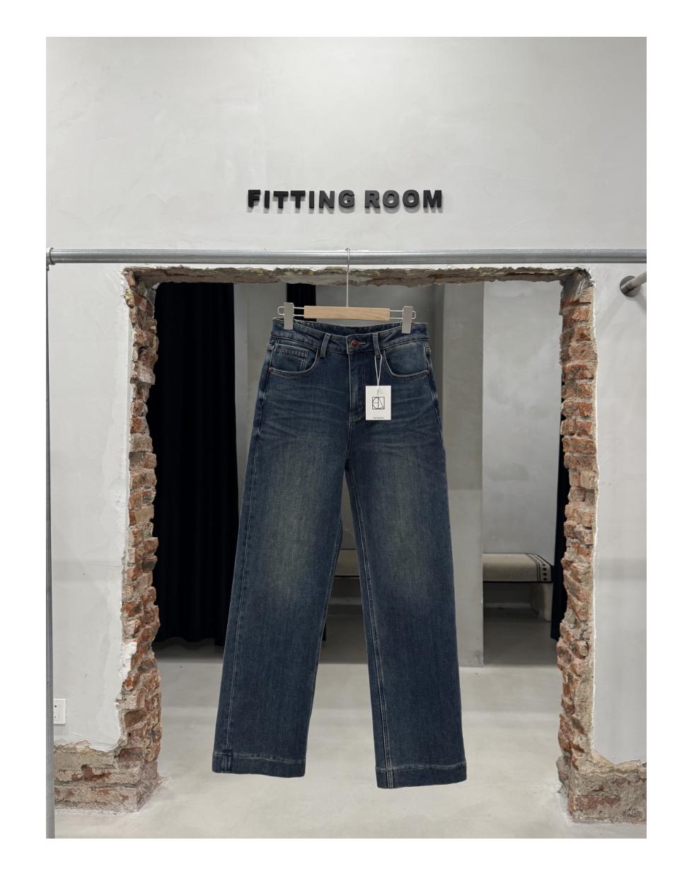 "红扣"加绒窄版直筒牛仔裤