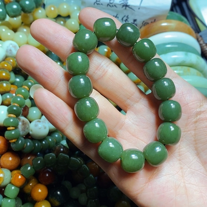 岫岩河磨玉（透闪石质玉）颈饰未镶嵌