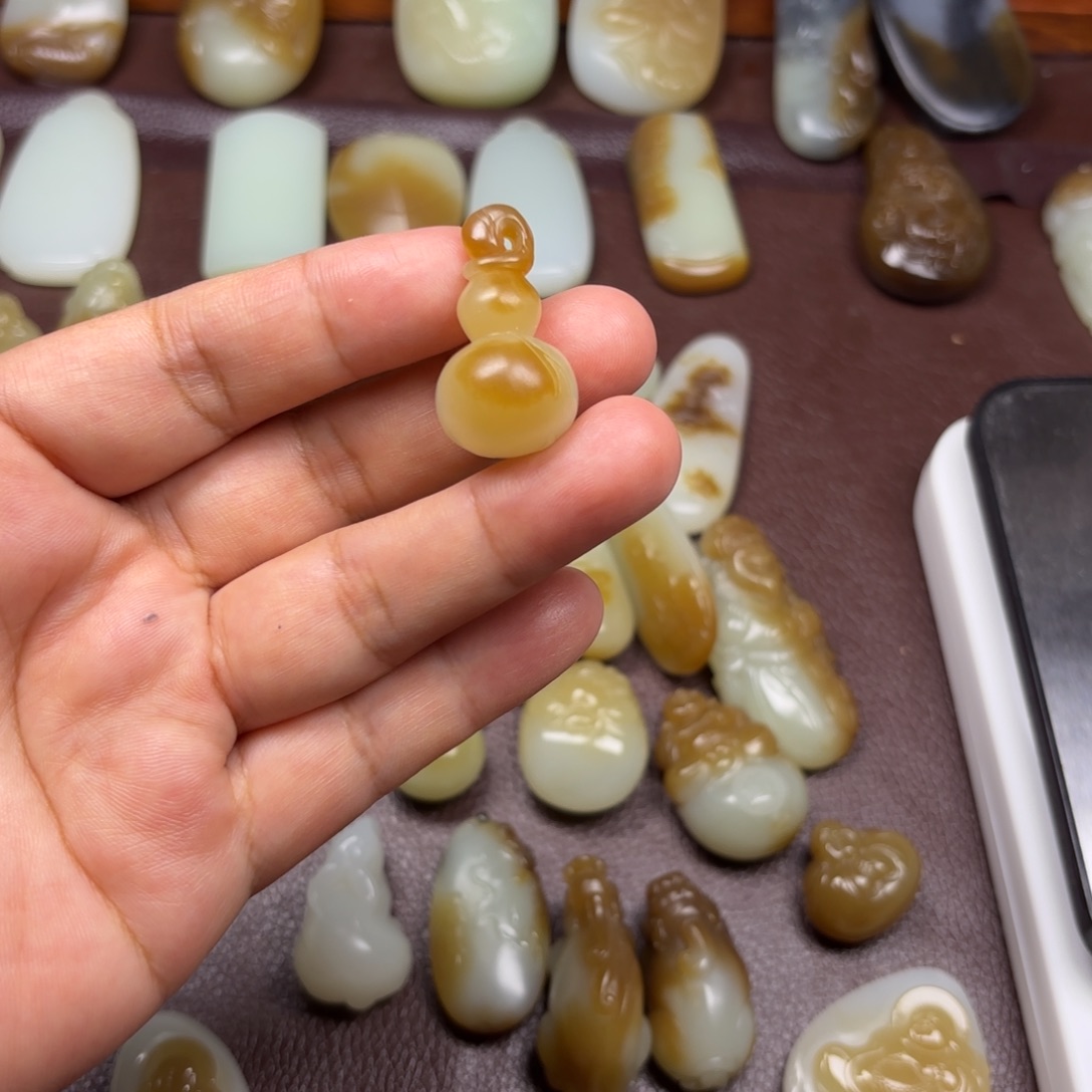 和田玉（糖玉）未镶嵌颈饰