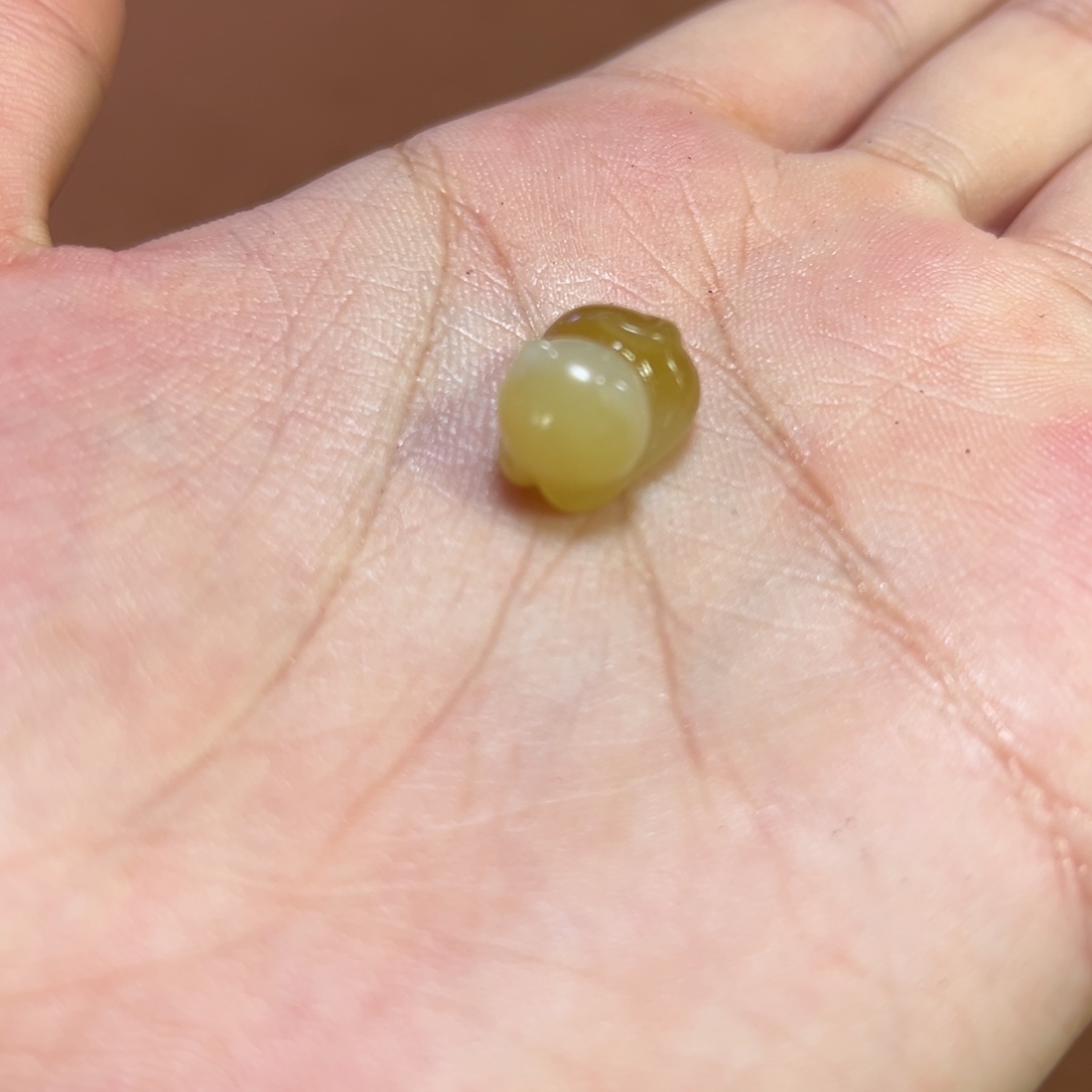 甜***圈和田玉未镶嵌珠宝奇石