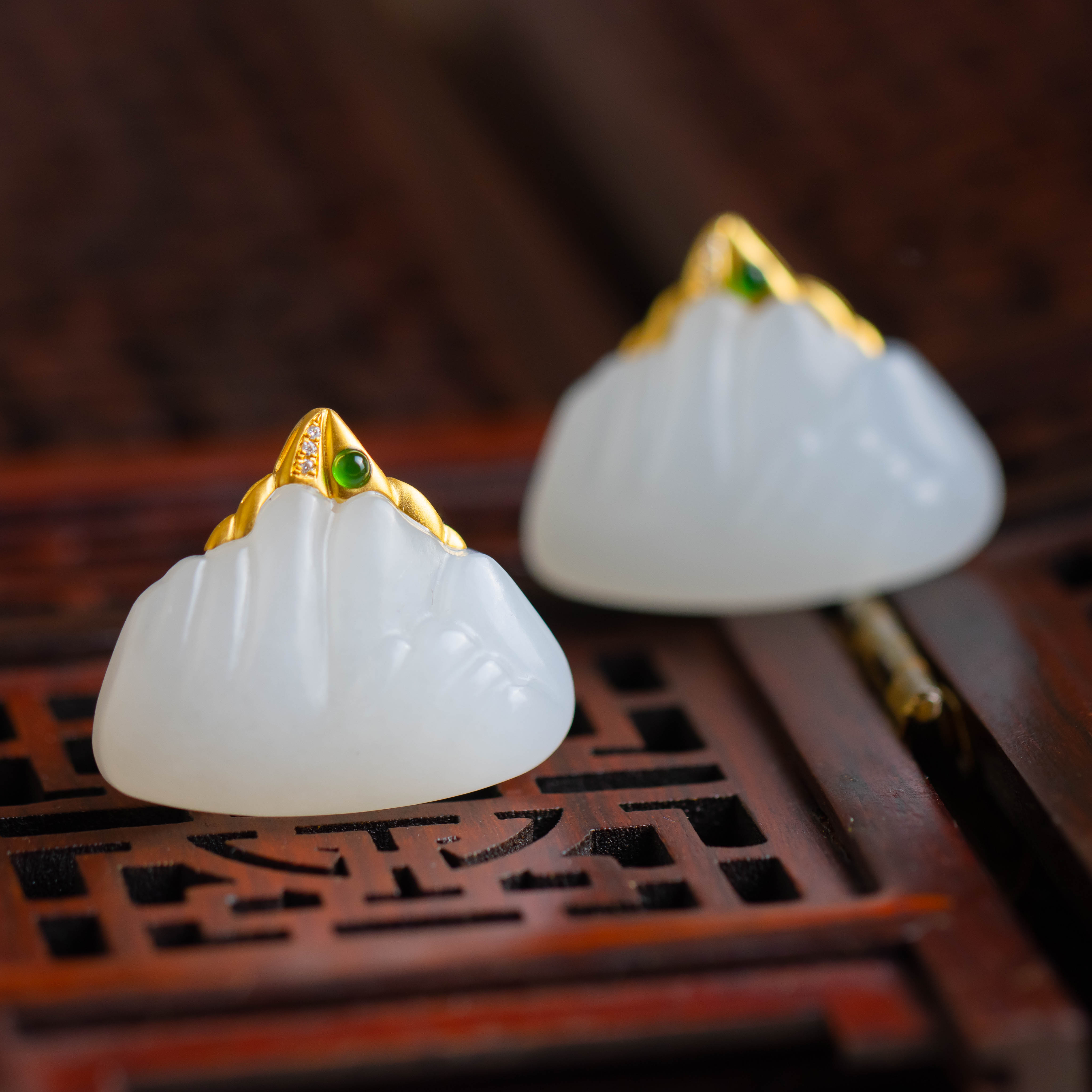 和田玉日照金山18K金吊坠(多样性发货发其一)