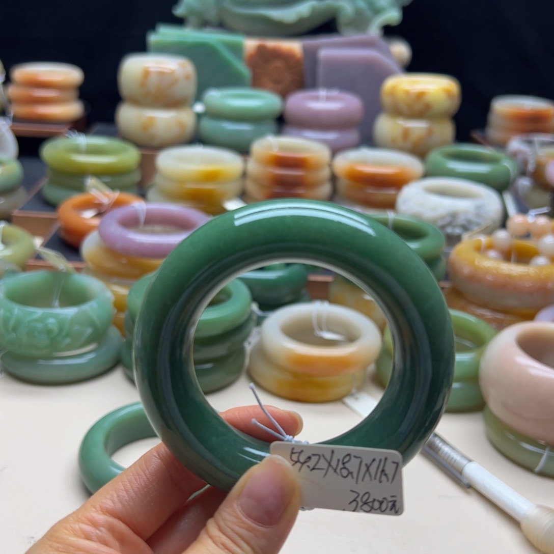 石英岩玉手镯未镶嵌亲*格