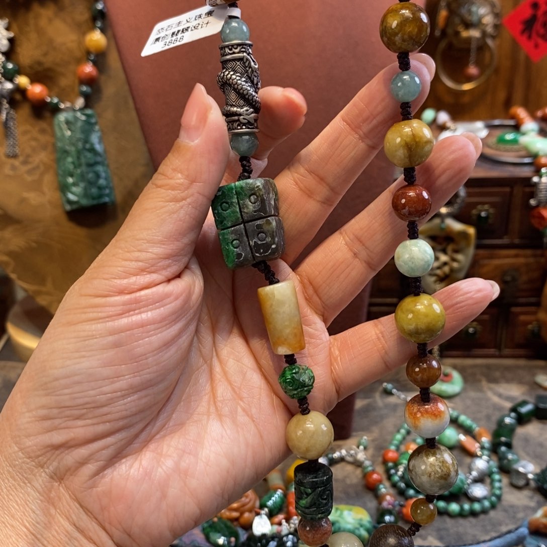 翡翠吊坠(赠链)未镶嵌