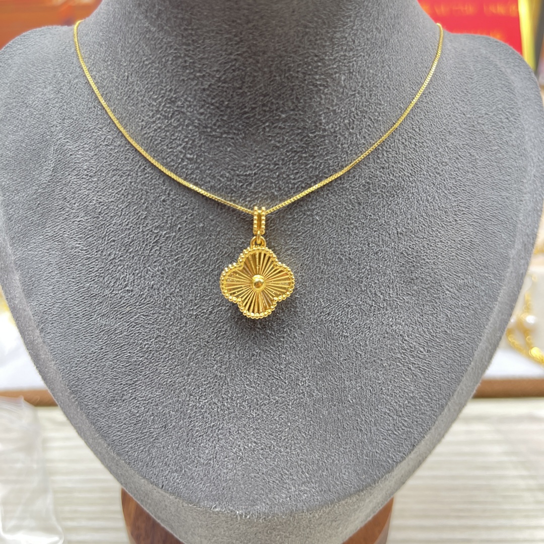 大爆款 四叶草吊坠 带鉴定证书