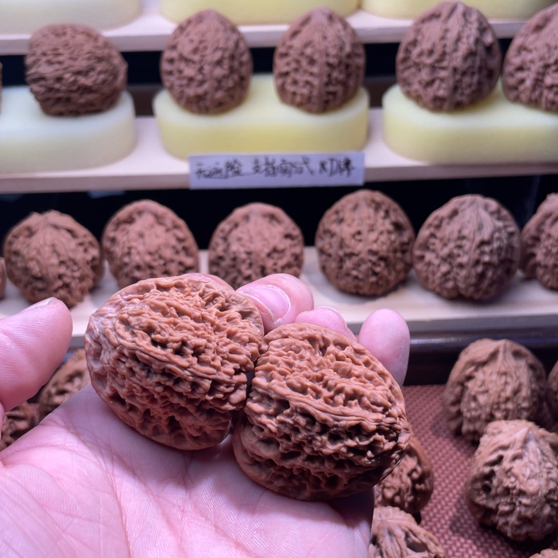 大***良把件文玩核桃三角南疆石