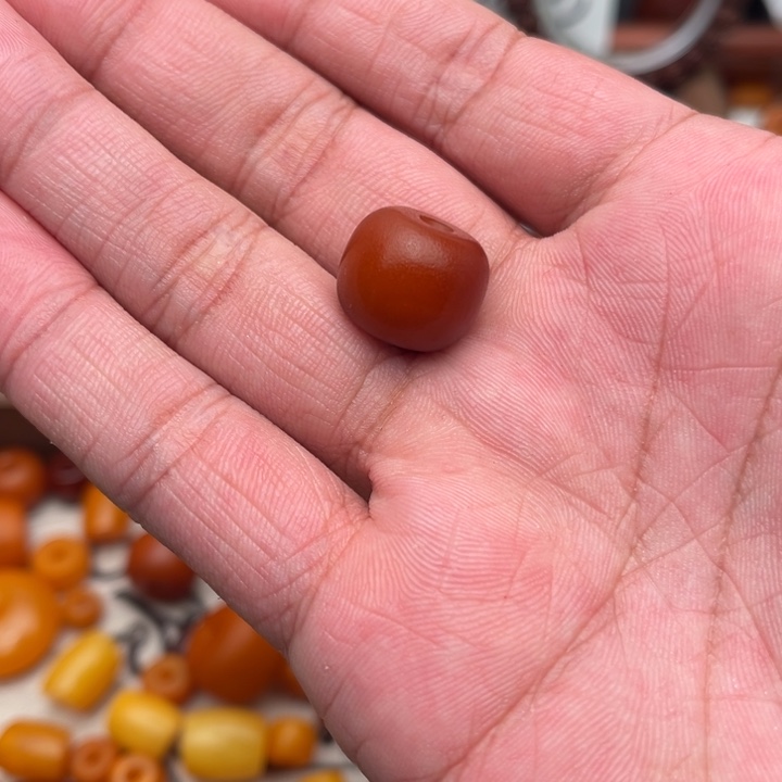 ****方琥珀未镶嵌裸石蜜蜡墩子