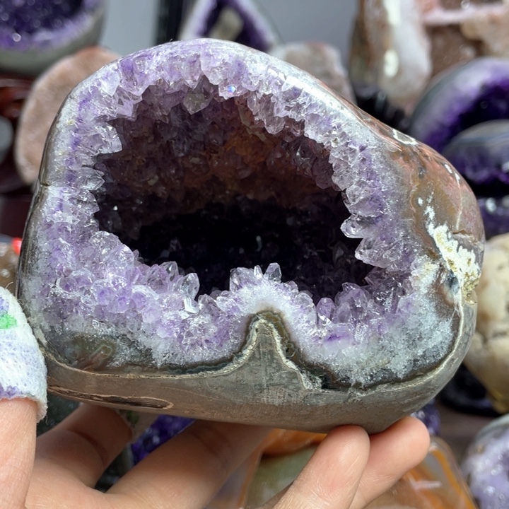 水晶摆件未镶嵌捡漏