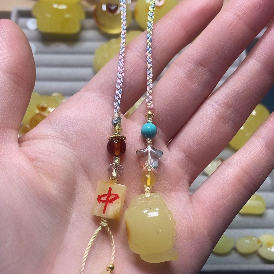 琥珀裸石未镶嵌，