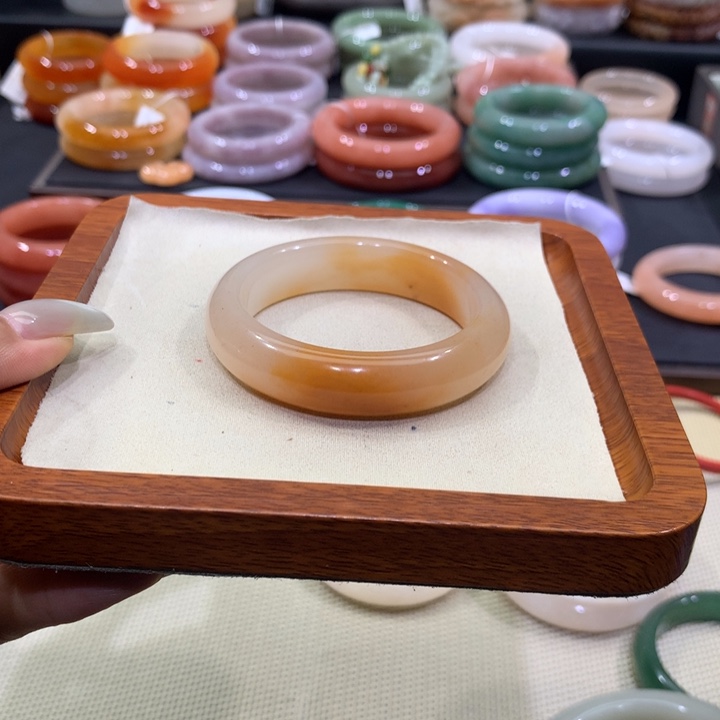 未镶嵌手镯石英质玉52