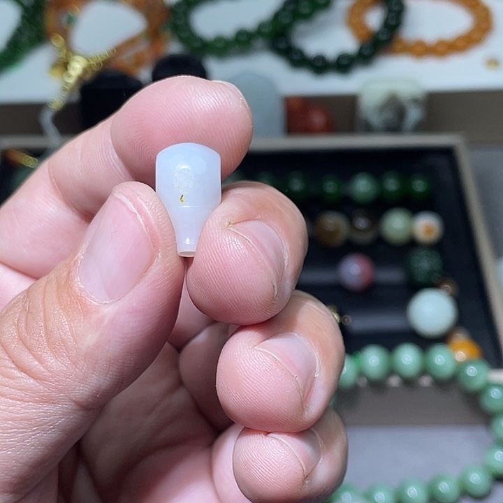 L***)和田玉未镶嵌手链