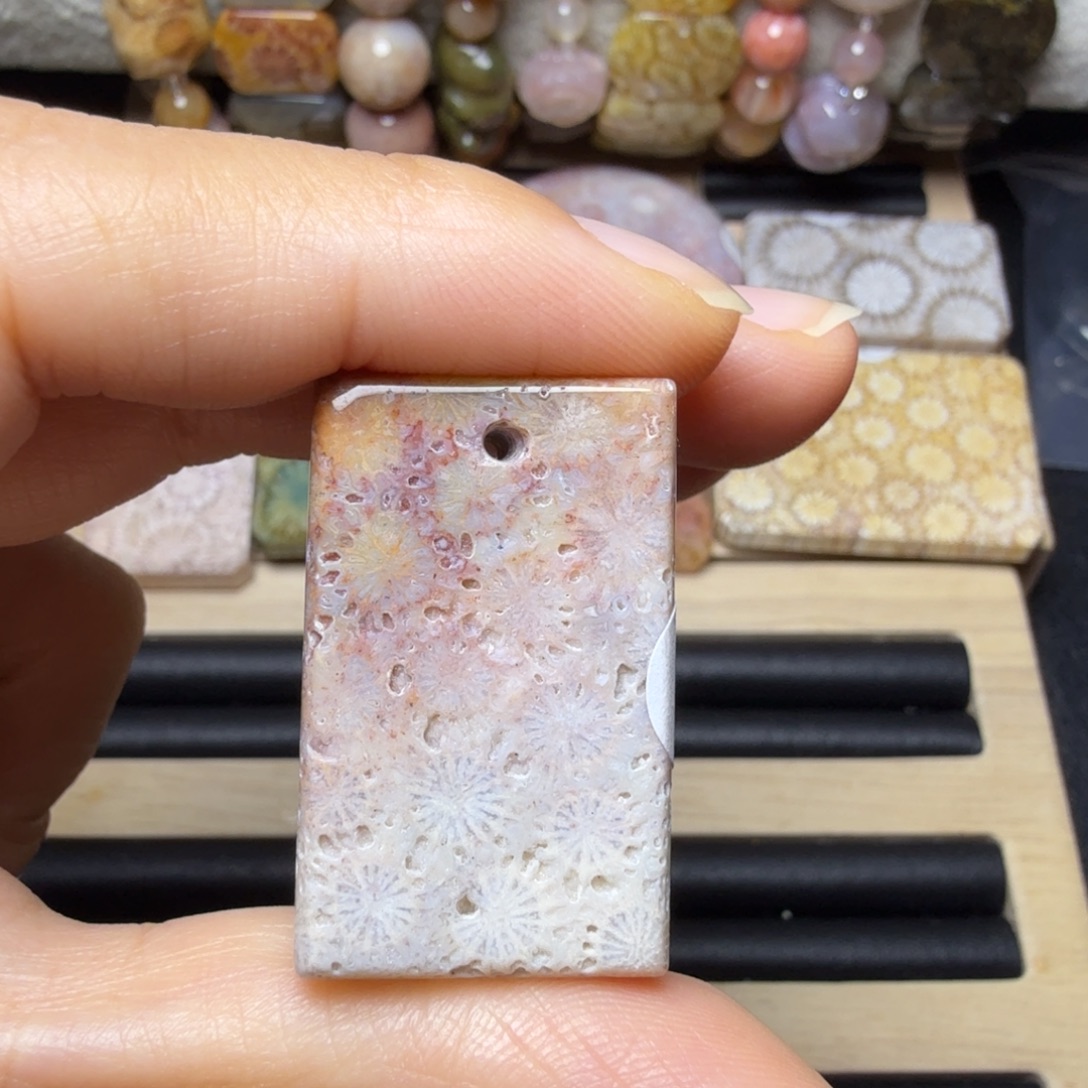 硅化玉未镶嵌紫粉骨骼花