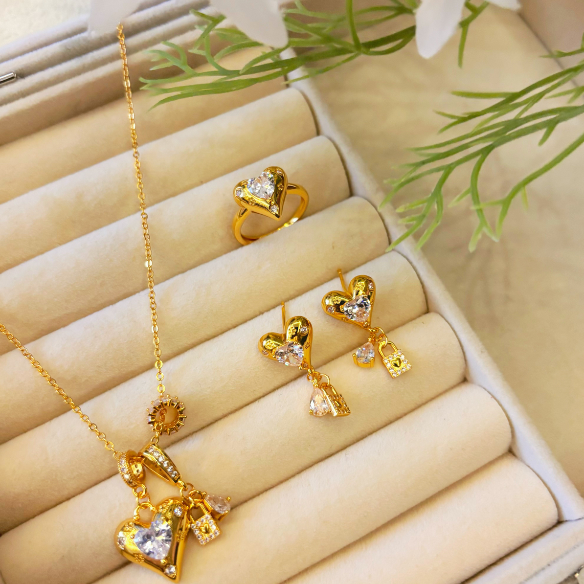 铜合金锆石耳饰 古法心形锆石气质轻奢项链耳环戒指三件套5881