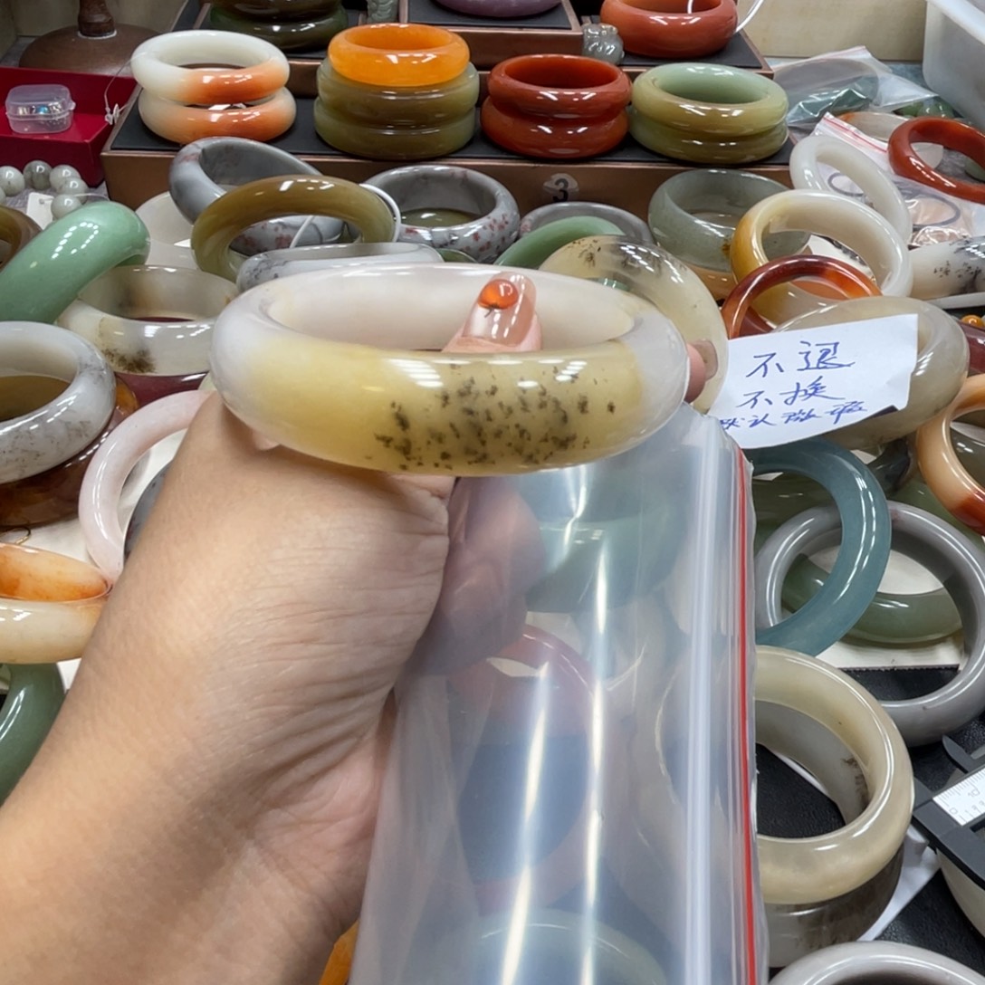 小***粥石英岩玉未镶嵌珠宝奇石