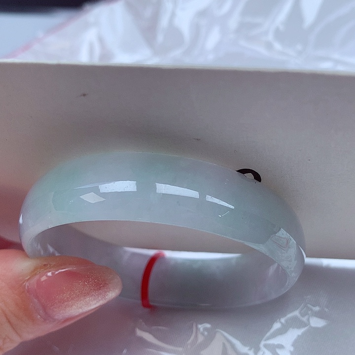 翡翠手镯未镶嵌翡翠