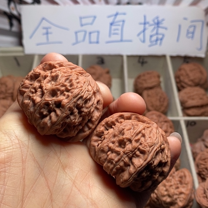 文玩核桃吊坠白狮子