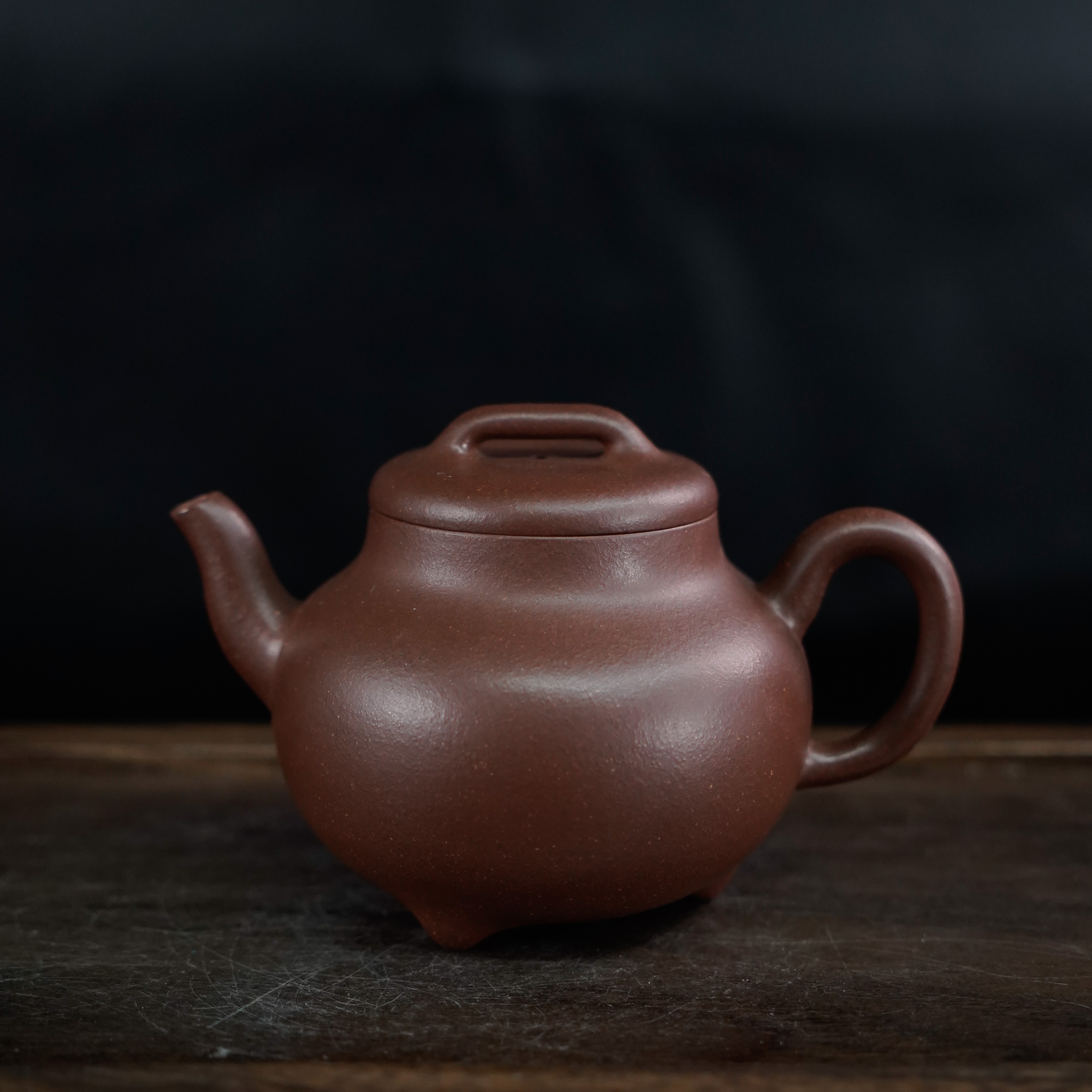 GSZS-6410  徐祥磊   宜兴手工紫砂    三足瓾