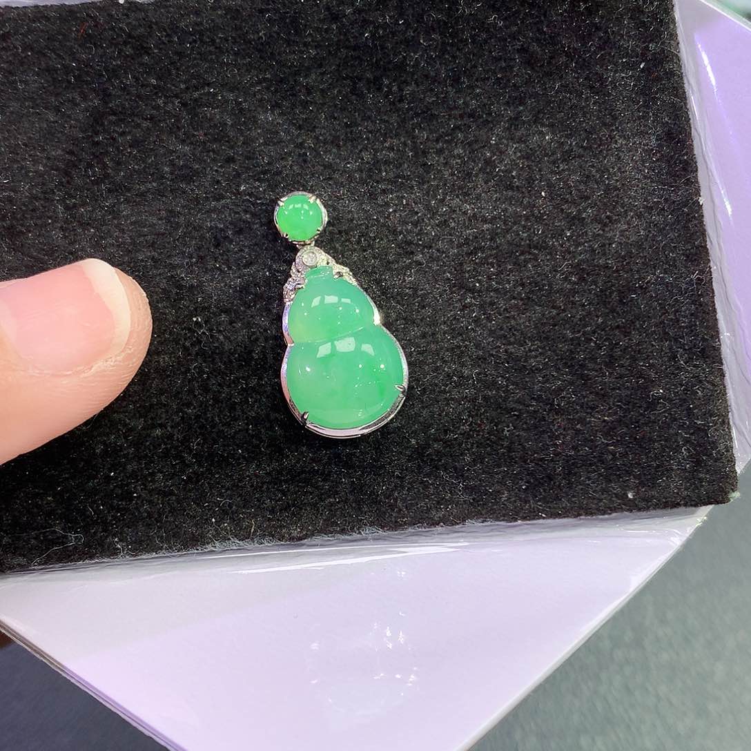 翡翠吊坠(赠链)18K金镶嵌