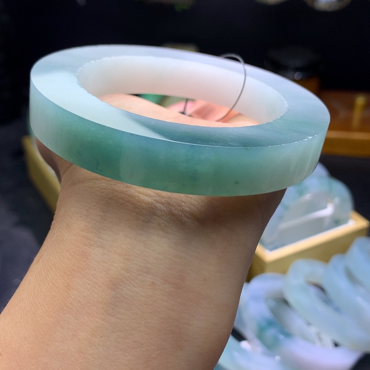 定制翡翠半山水翡翠手镯未镶嵌