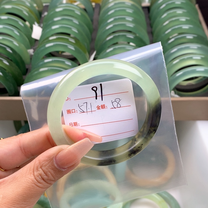 蛇纹石玉手镯未镶嵌