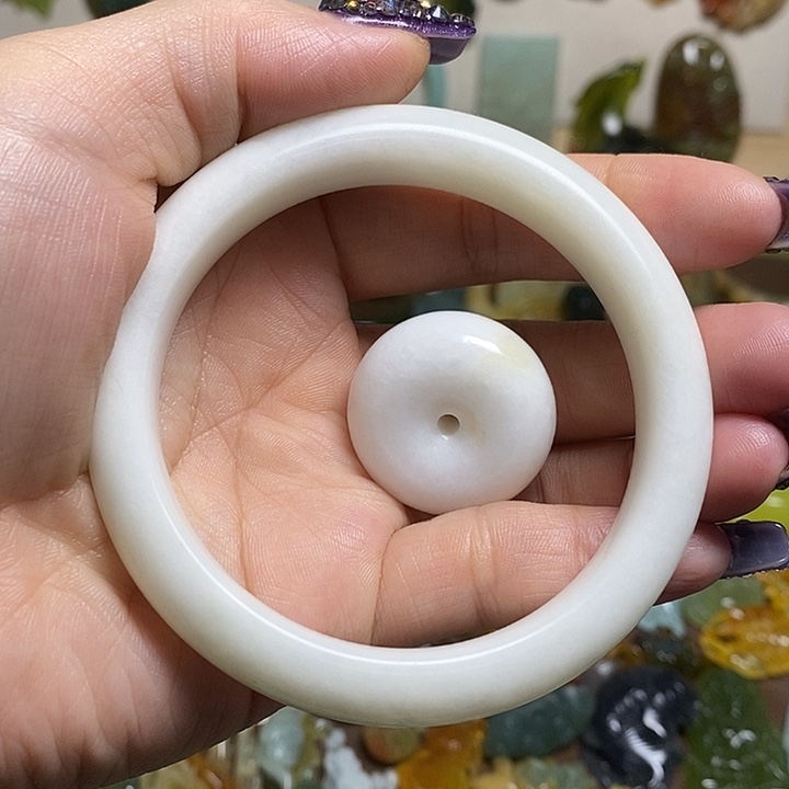 蛇纹石玉手镯未镶嵌