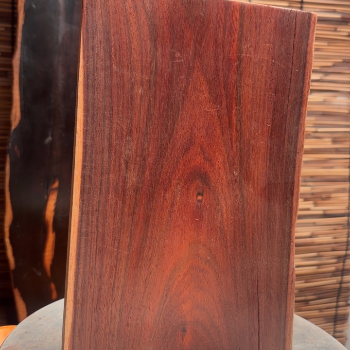 雷***室大叶紫檀（黑酸枝木类）