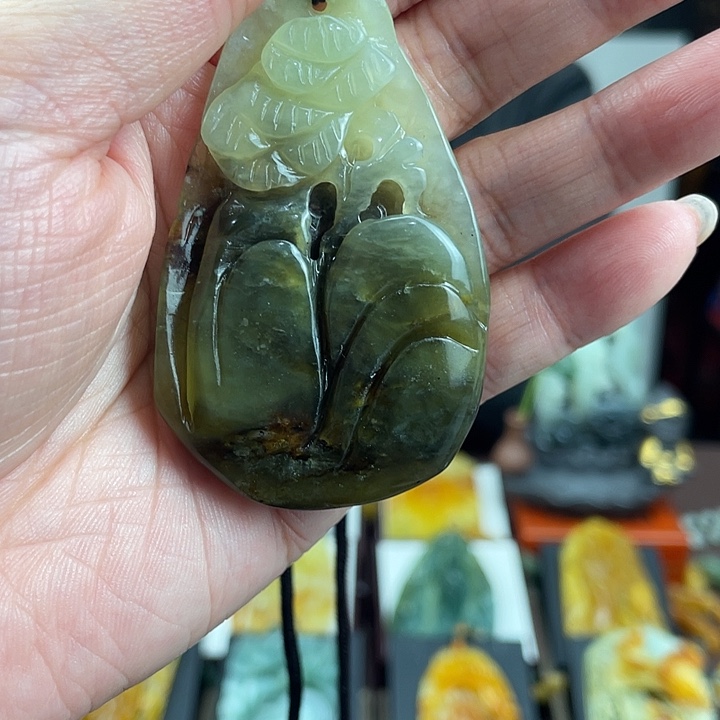 未镶嵌蛇纹石玉颈饰