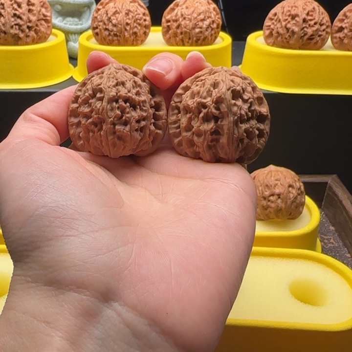 文玩核桃把件40三角白