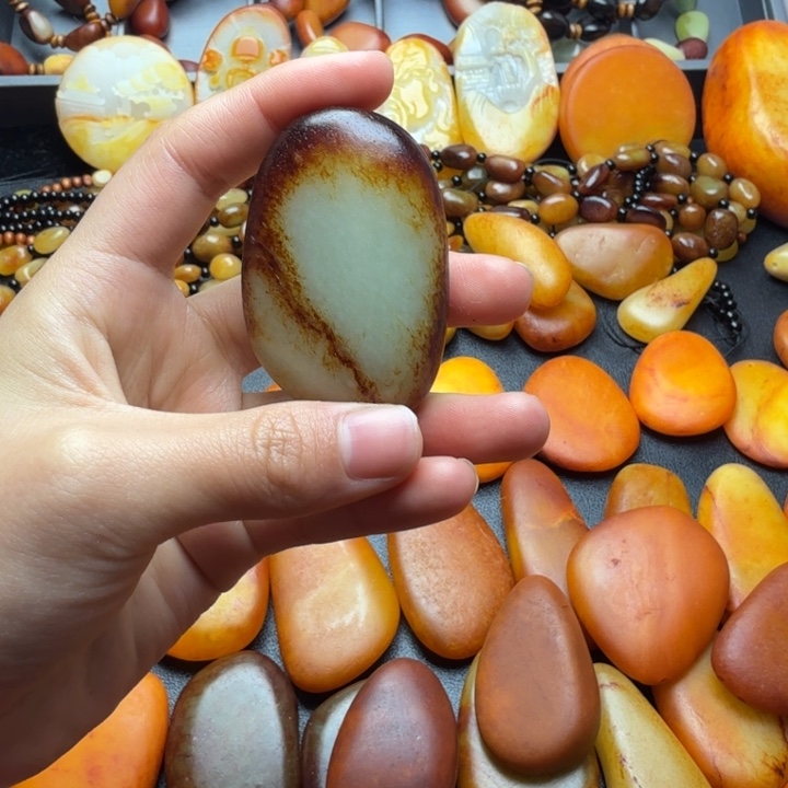 森***业和田玉未镶嵌颈饰