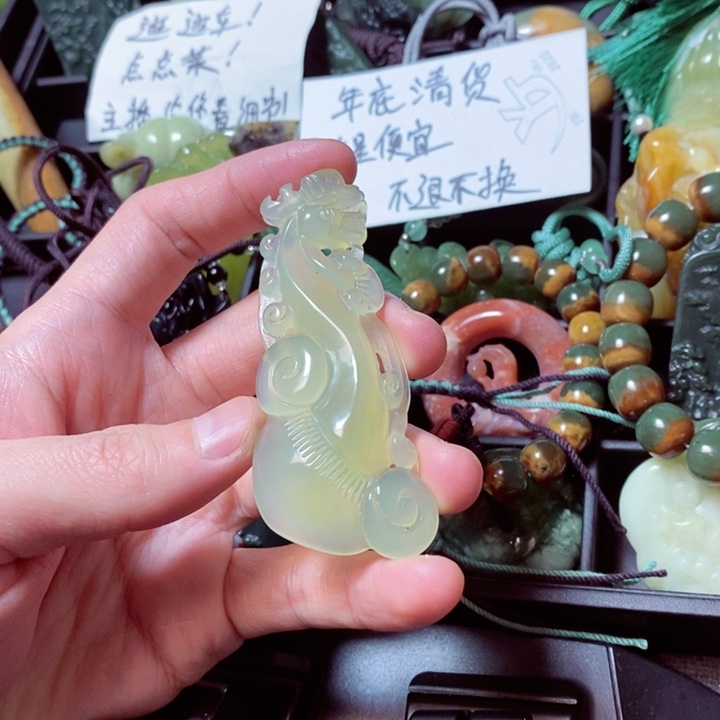 蛇纹石玉颈饰未镶嵌