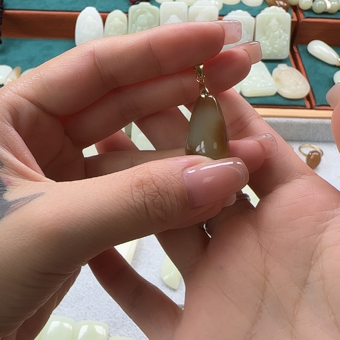 颈饰银S925镶嵌和田玉（糖玉）