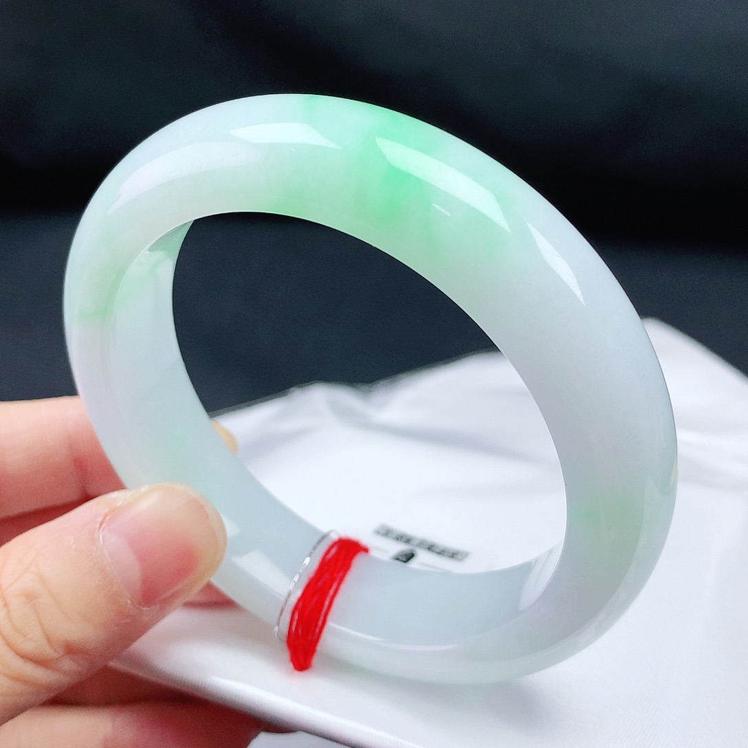 翡翠手镯未镶嵌56轮胎