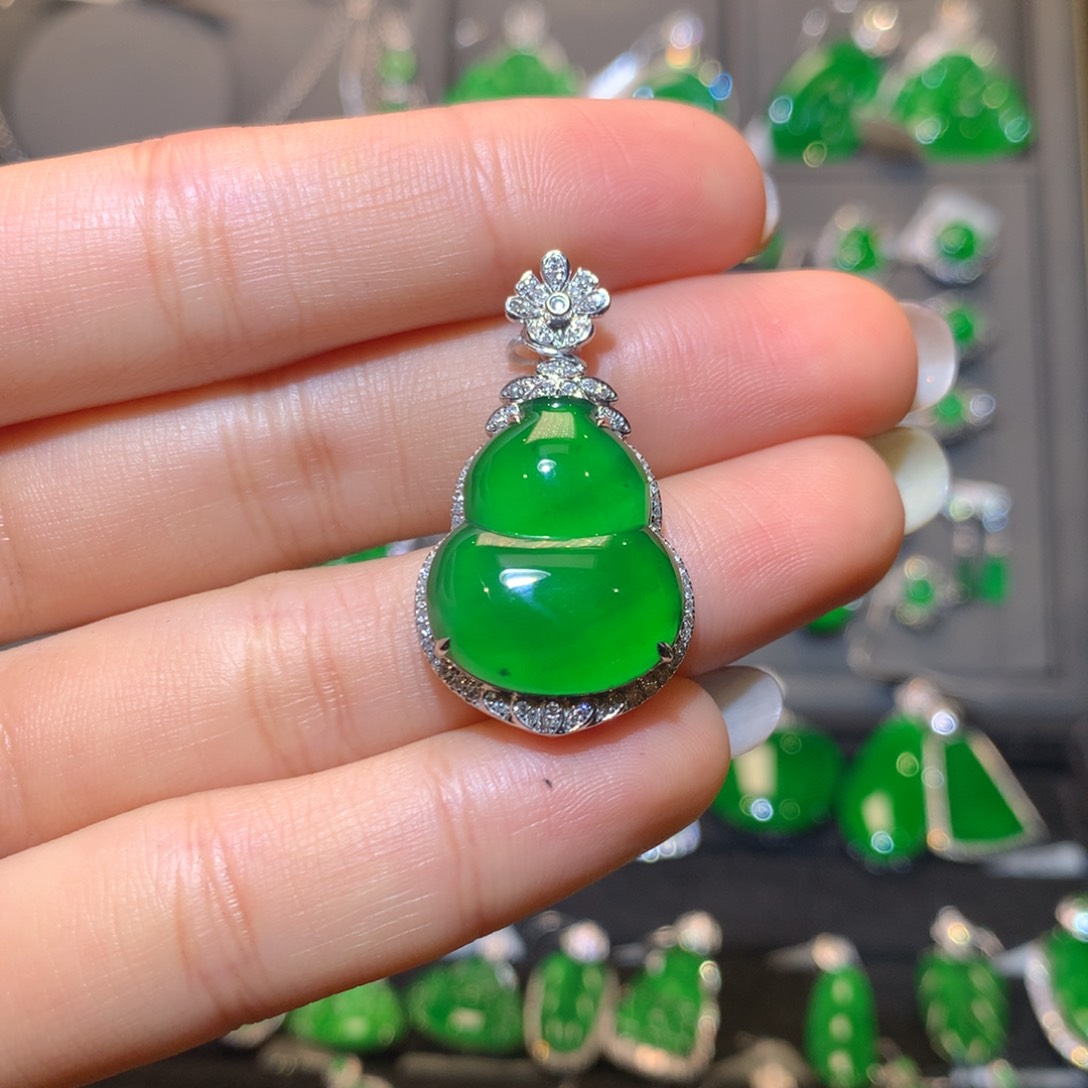 翡翠颈饰18K金镶嵌葫芦