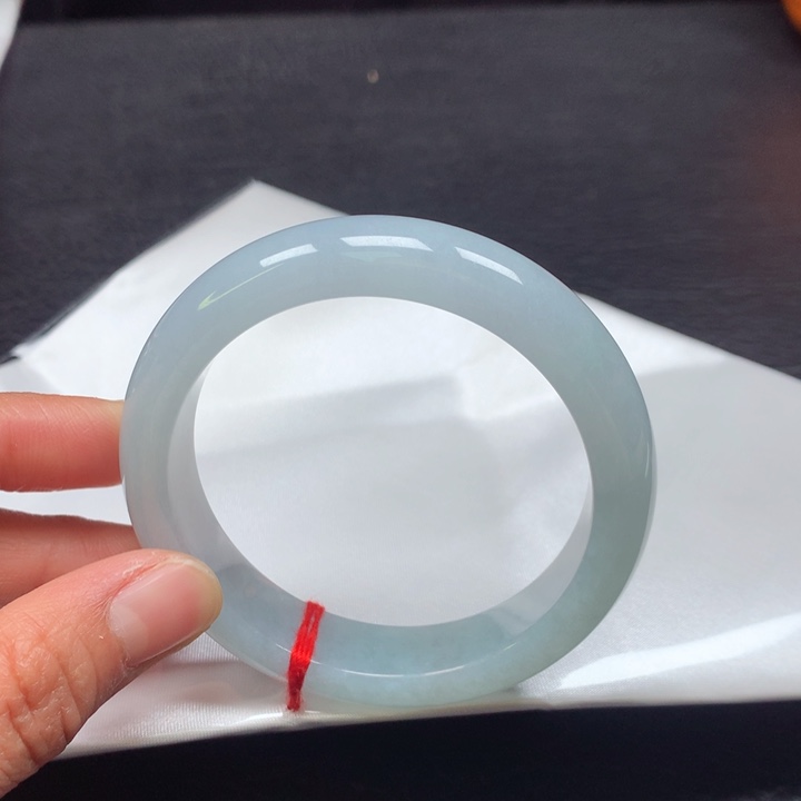 翡翠手镯未镶嵌55圈