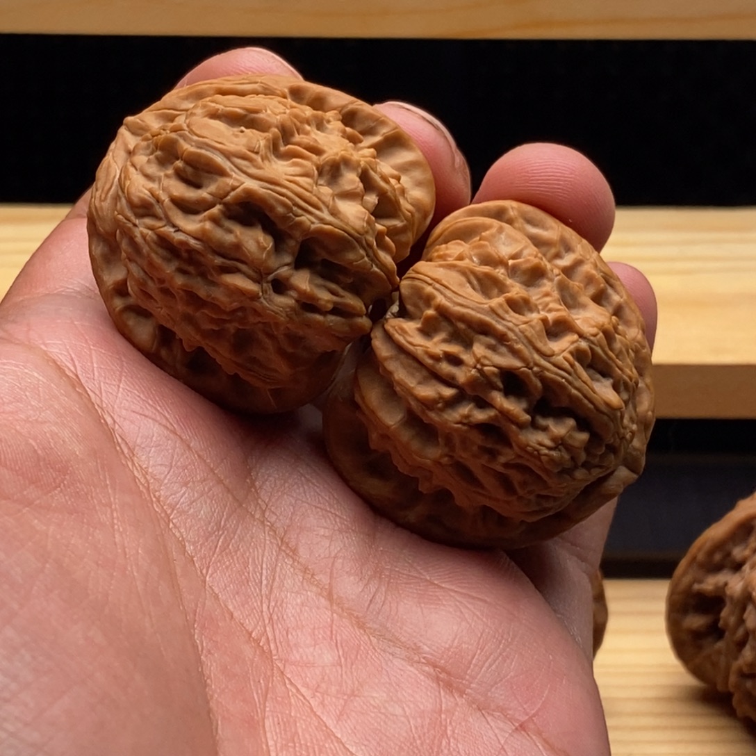 大****吊坠文玩核桃全品三角白39