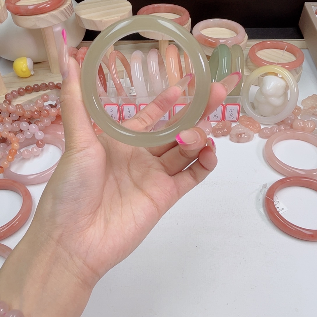 未镶嵌手镯石英质玉?****司