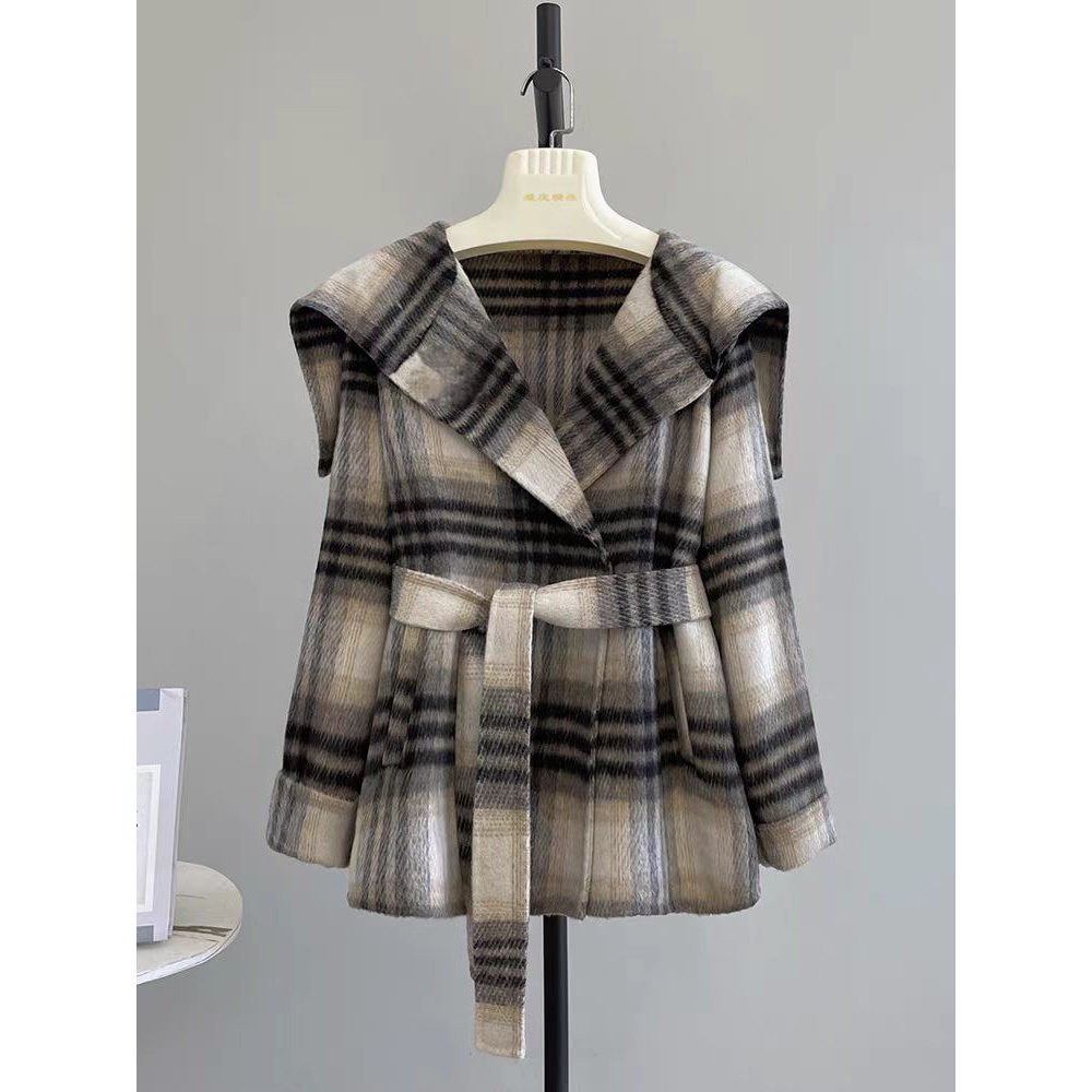 今年流行的新款小香风收腰呢子大衣高级感格子毛呢短外套女秋冬款