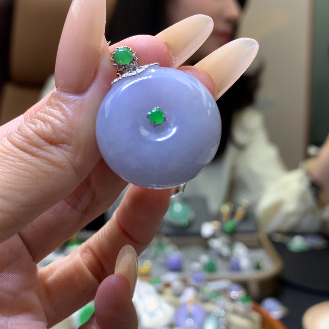 颈饰18K金镶嵌翡翠