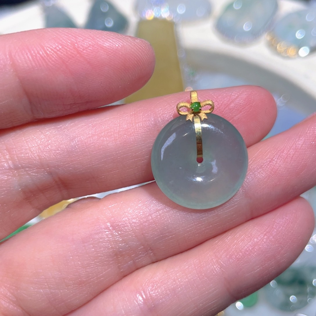 翡翠颈饰18K金镶嵌翡翠