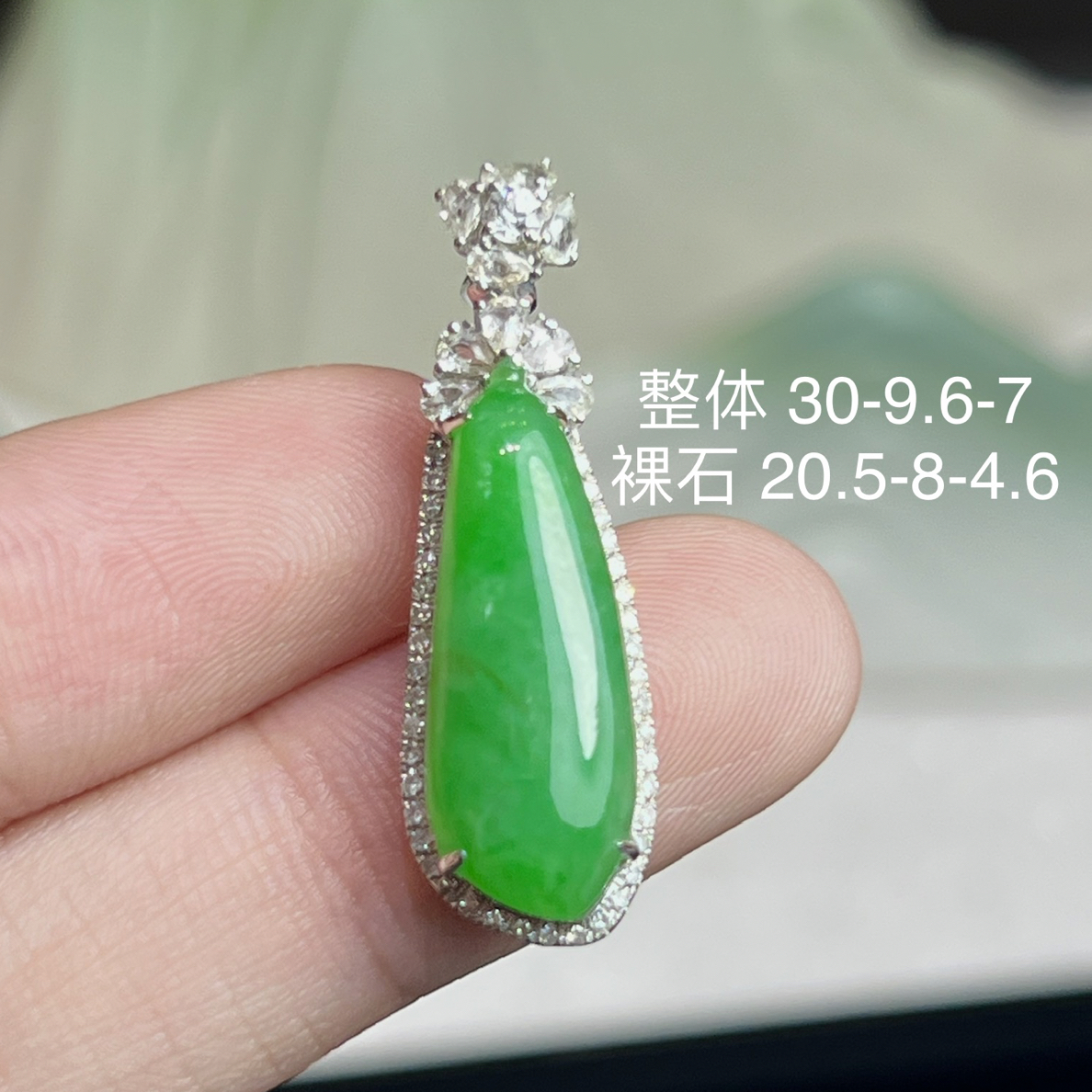 18k镶嵌天然缅甸a货阳绿福瓜精美百搭