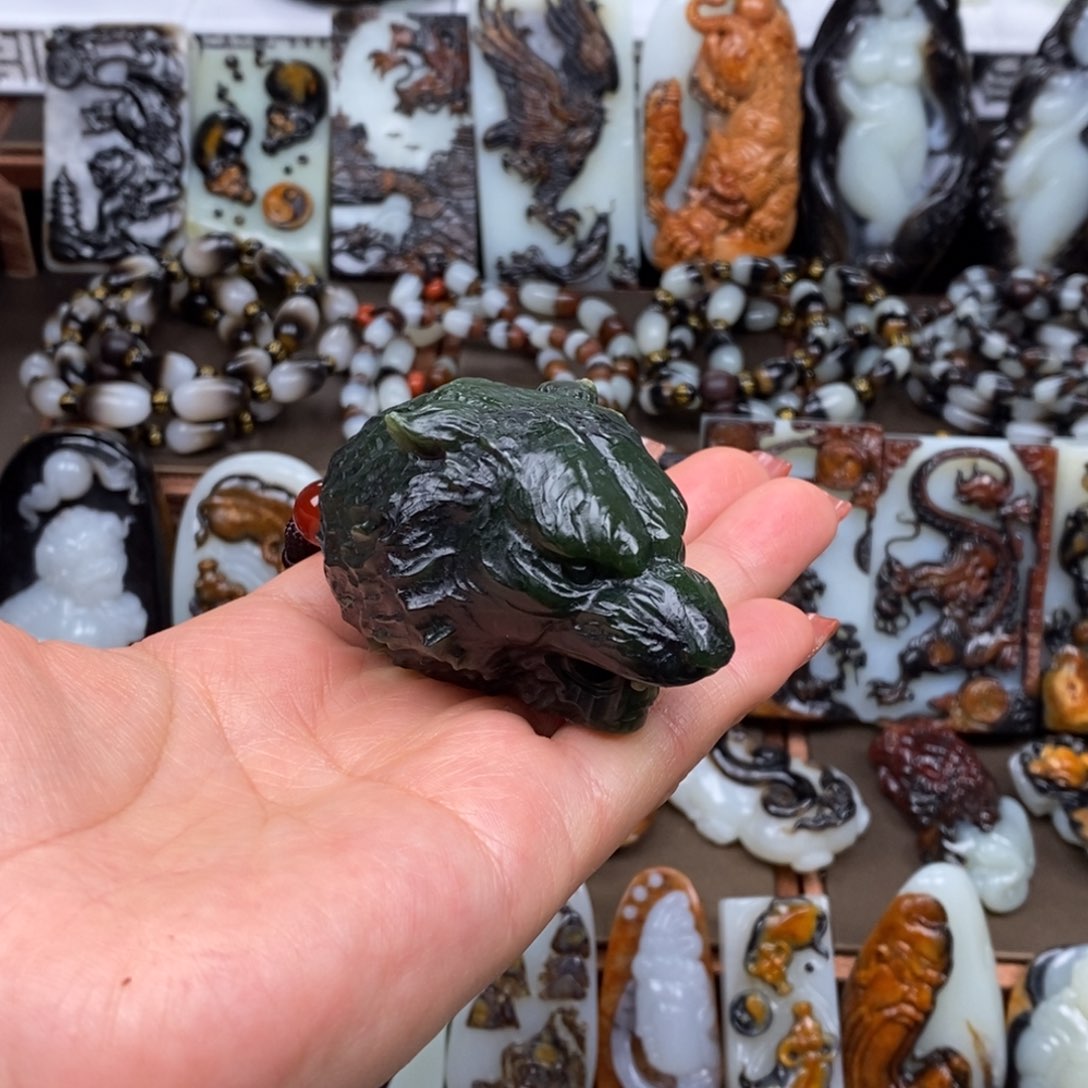 颈饰未镶嵌和田玉