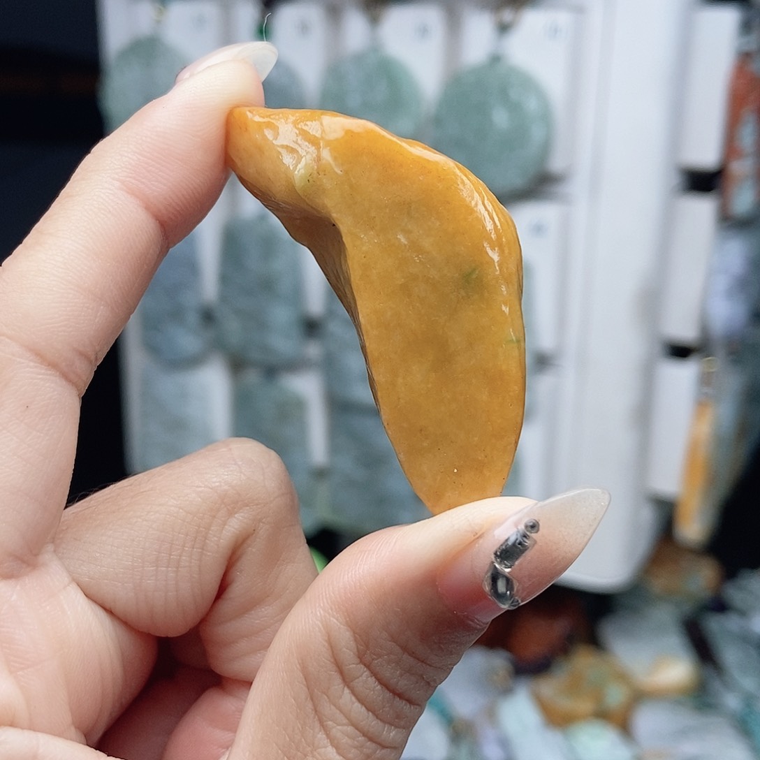 翡翠颈饰未镶嵌翡翠