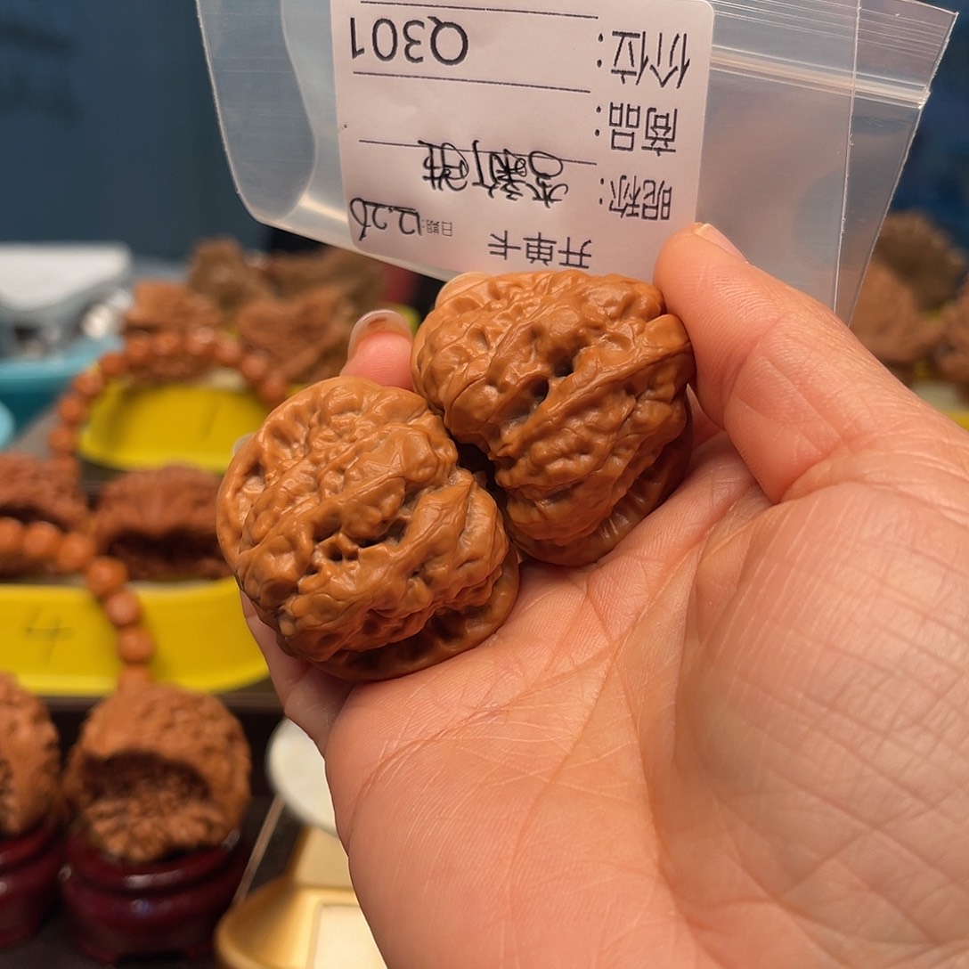 李***胜吊坠文玩核桃蛤蟆头